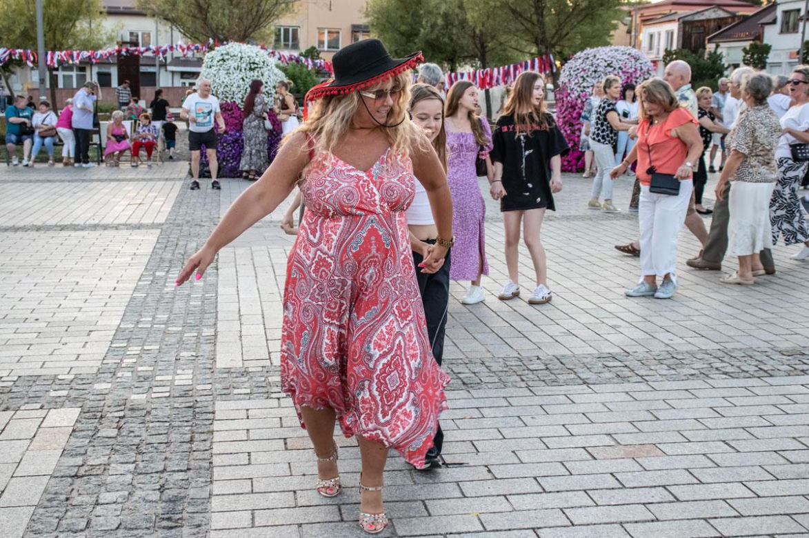 Starachowice i Międzypokoleniowa Potańcówka – Hit sezonu, który pokochali wszyscy