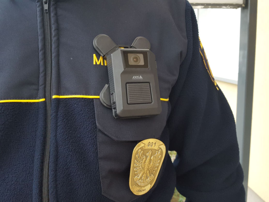 Straż Miejska w Lesznie testuje kamery na mundurach