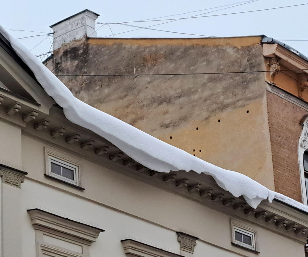 Gołoledź w Tarnowie: Kto odpowiada za chodnik? Grożą kary 