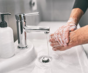 20 sekund, które zmienia wszystko. Naukowcy obalili popularny mit o myciu rąk