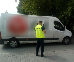 Tragedia na parkingu w Toruniu - dostawczak potrącił 74-latkę!