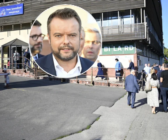 Kaczyński zebrał PiS w siedzibie po rozłamie. Jedni grillują, inni pracują