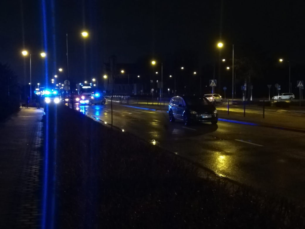  Ostrołęka: Wyhamował dopiero 10 metrów za pasami! Było już za późno! [ZDJĘCIA]