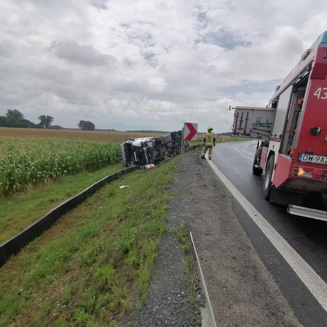 Tragiczny wypadek na DW 323 niedaleko Góry. Nie żyją dwie osoby