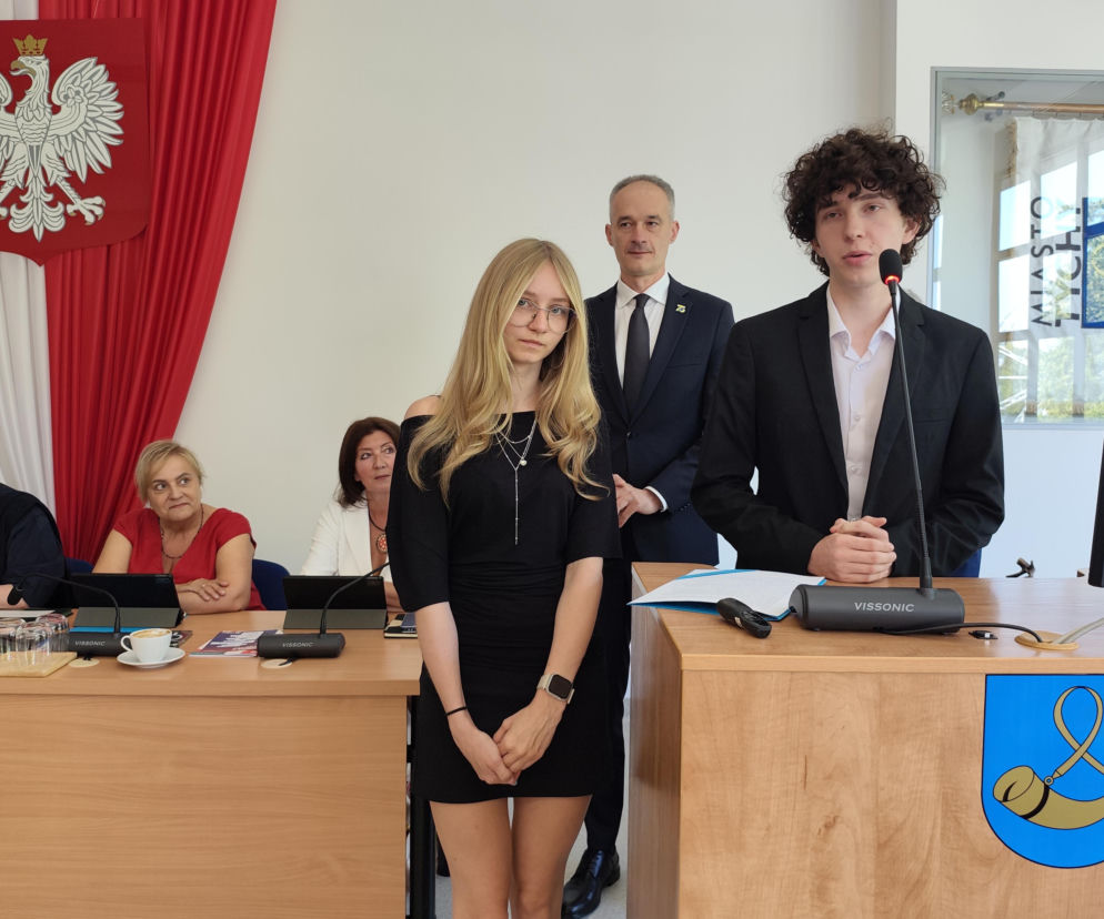 Nastoletni bohaterowie wyciągnęli tonącego ze stawu. Eliza i Janek uratowali mu życie!