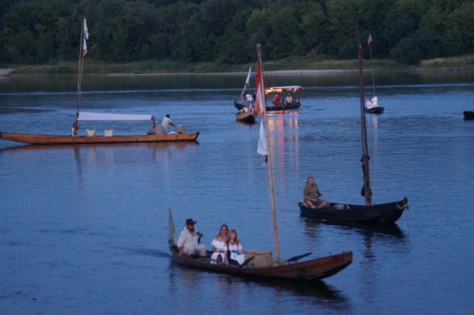 Wieczorna parada na Wiśle zachwyciła mieszkańców. Tak wyglądał finał Festiwalu Wisły w Fordonie