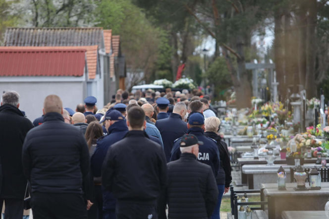 Porwali i skatowali Adriana z Ciechanowa. Bliscy żegnają 23-latka