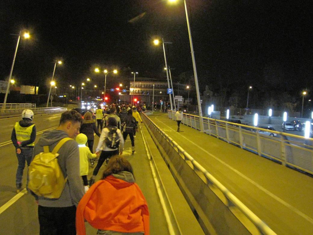 Rolkarzom pogoda niestraszna! Zainaugurowali sezon nightskatingowy