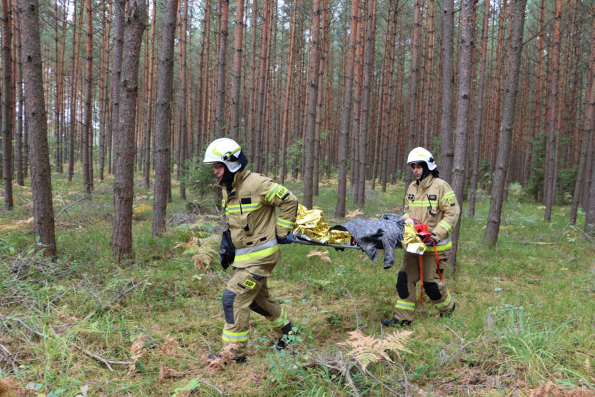 Trąba powietrzna przeszłą pod Warszawą. Pole namiotowe zniknęło w powierzchni ziemi. 26 osób potrzebowało pomocy