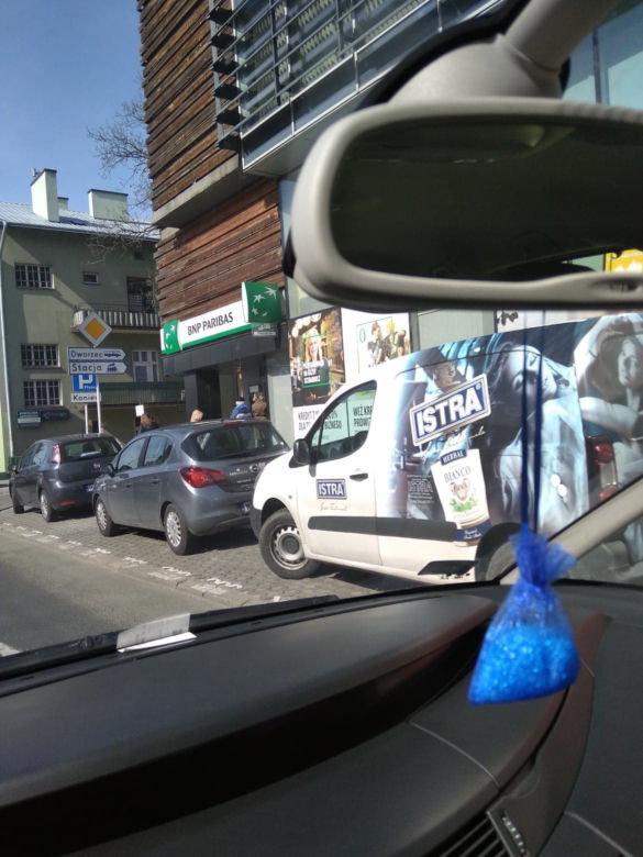 Kolejki w bankach w Rzeszowie. Ludzie wybierają pieniądze [FOTO INTERNAUTÓW]
