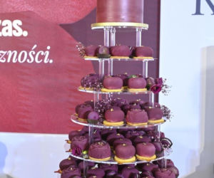 nieZWYKŁA KOBIETA”