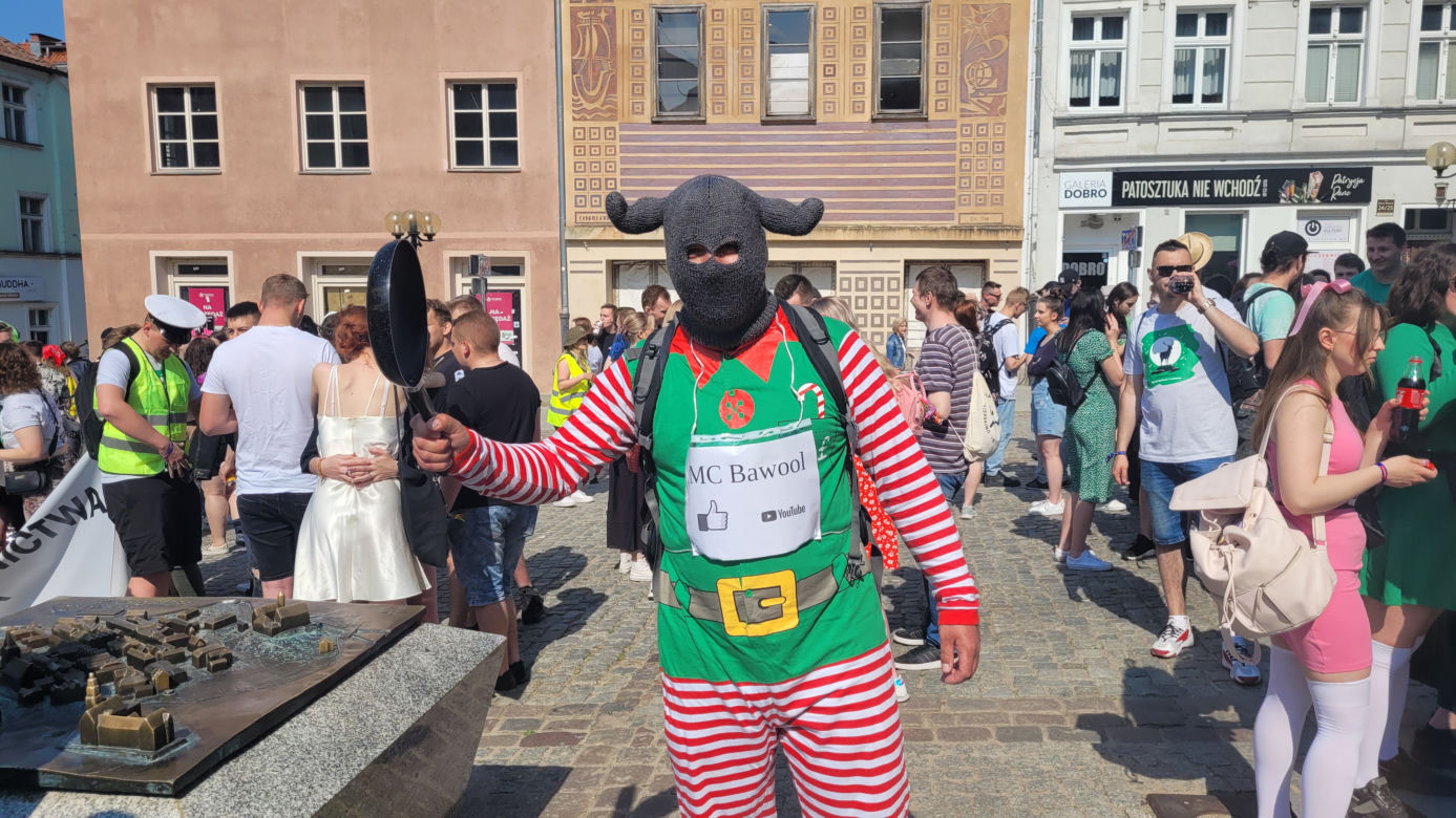 Kortowiadę czas zacząć! Kolorowa Parada Wydziałów przeszła ulicami Olsztyna [ZDJĘCIA]