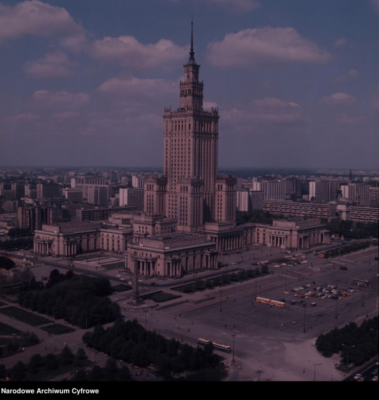 QUIZ PRL. Pałac Kultury i Nauki w Warszawie. Zmierz się z historią dziarskiego 70-latka? 
