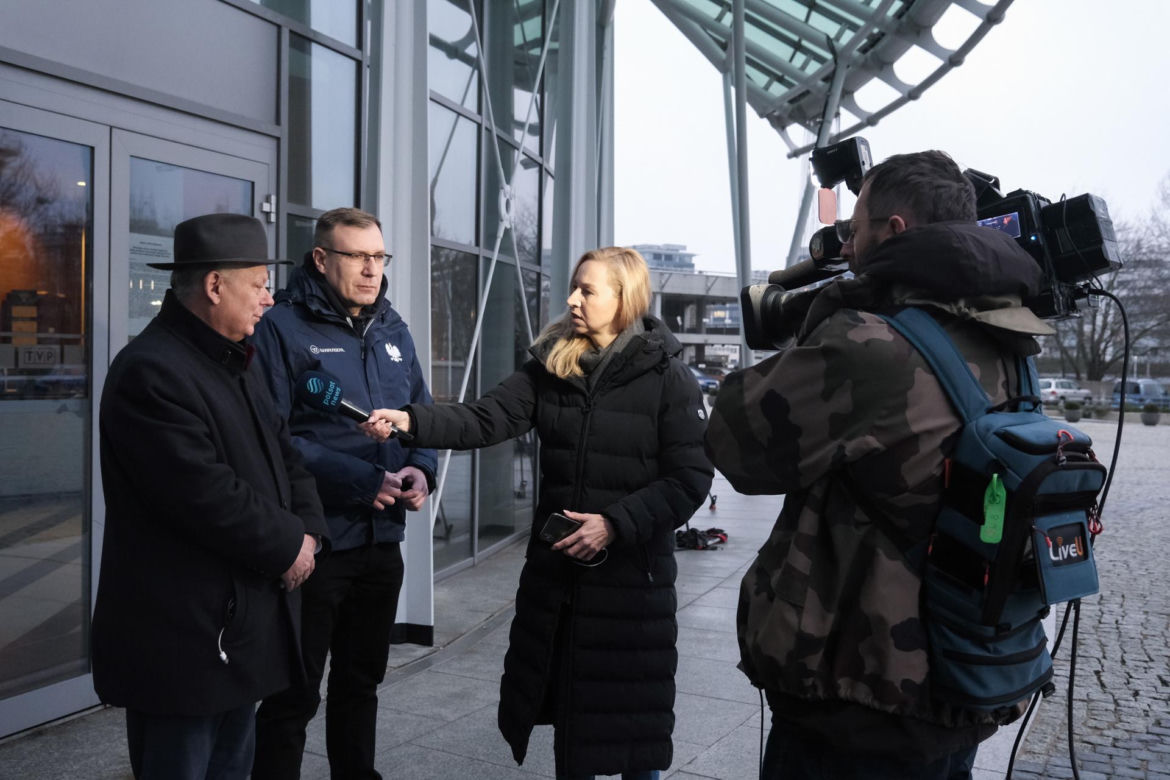 Gwiazdy TVP bronią stacji z politykami PiS