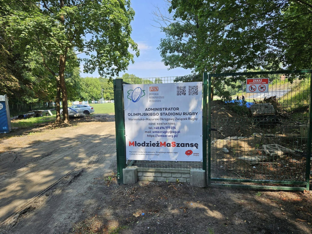 Ma tu być stadion. Teraz jest wychodek dla psów. Miłośnicy sportu grzmią: "Uciekniemy się do drastycznych metod"