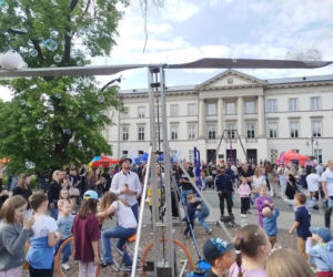 Kataryniarze, iuzjoniści i żywe rzeźby. W Radomiu odbył się Festiwal Artystów Ulicznych i Precyzji [FOTO]