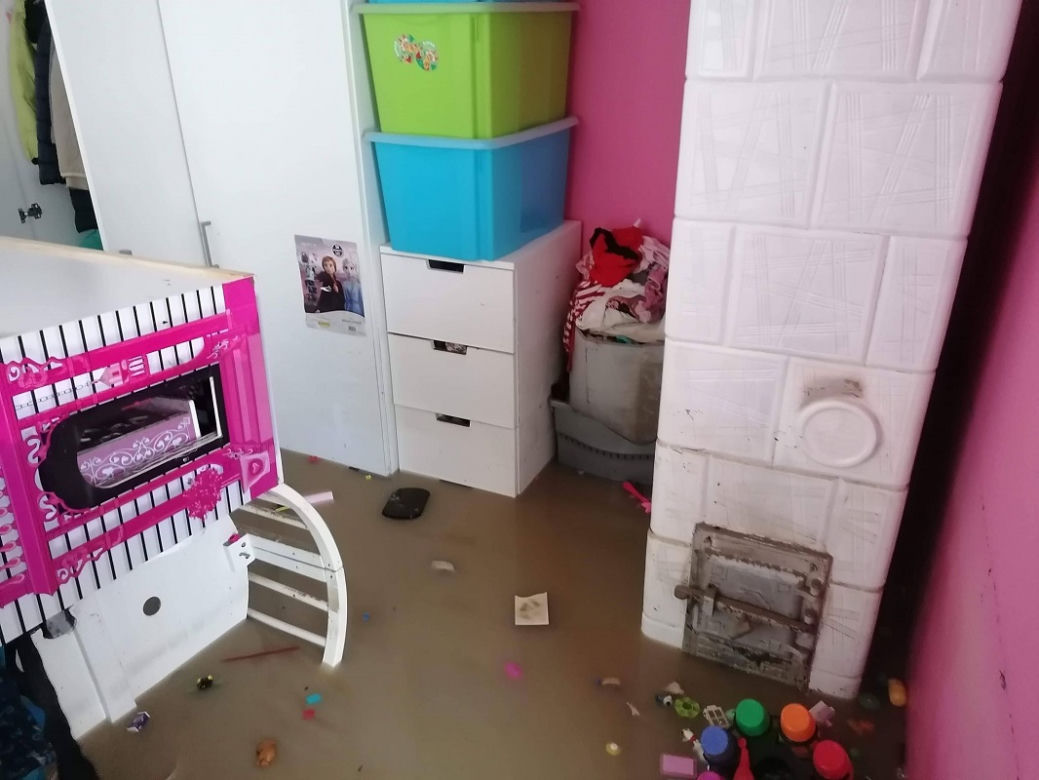 Kańczuga: mama w 7. miesiącu ciąży została bez dachu nad głową