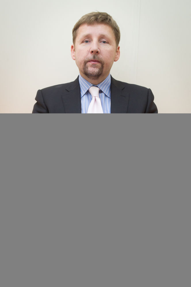 Marek Migalski lansuje się w samym podkoszulku