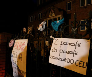 17 maja odbyłą się manifestacja przed kaliską kurią diecezjalną. Kaliszanie oburzeni zachowaniem biskupa Janiaka