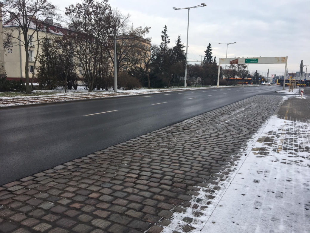 Niebezpieczne przejście dla pieszych u zbiegu Al. 23 stycznia i ulicy Focha