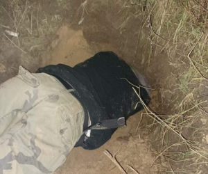 Raciąż. Szczeniaki uwięzione pod ziemią. Ratującym je ludziom groziło wielkie niebezpieczeństwo! [WIDEO, ZDJĘCIA]