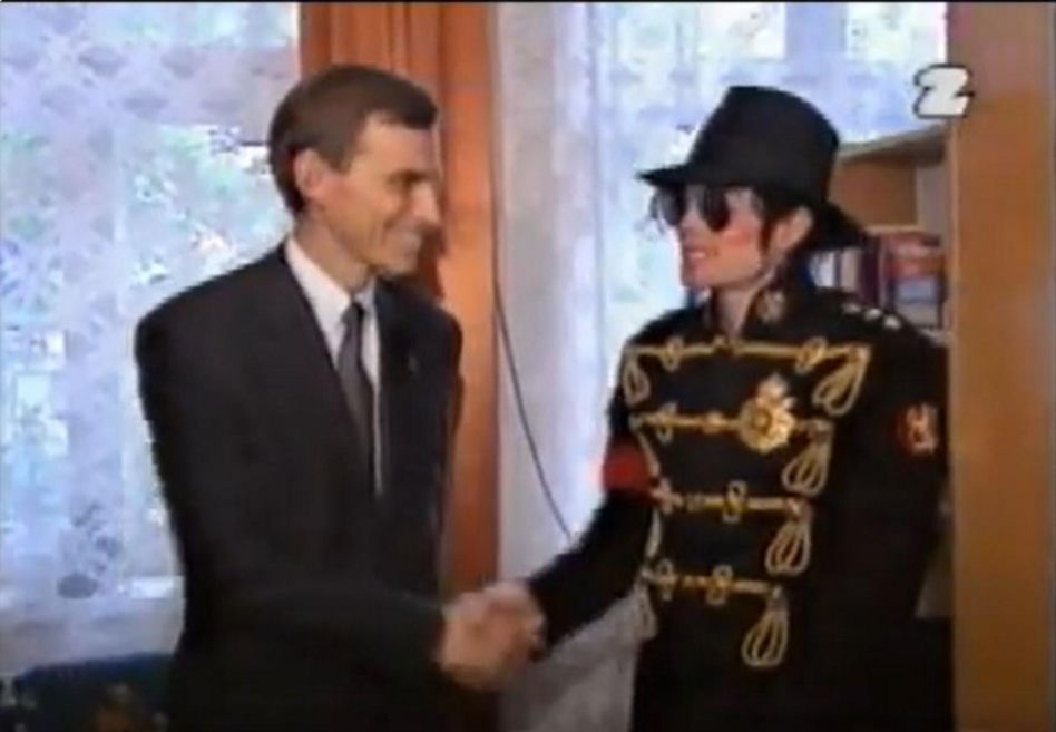 Michael Jackson zmarł 16 lat temu. Gdy odwiedził Polskę, wszyscy wstrzymali oddech. Te zdjęcia zachwycają