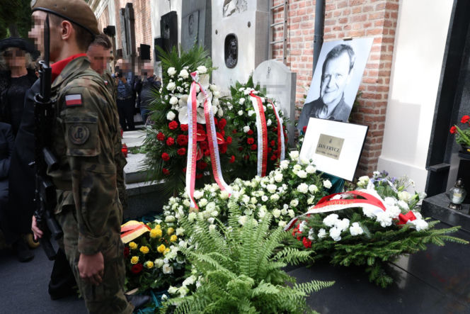 Tak pożegnały Jana Frycza córka i wnuczka. Trudno się nie rozpłakać