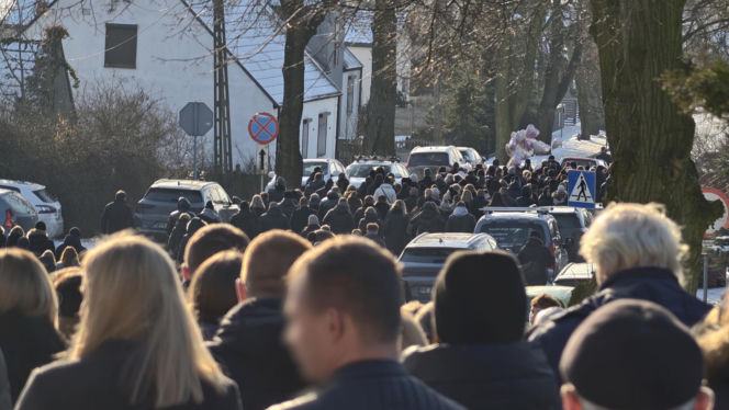 Kolorowe kwiaty okryły trumnę Anity. Wzruszające słowa księdza. "Każdy z nas chciałby mieć taki pogrzeb"