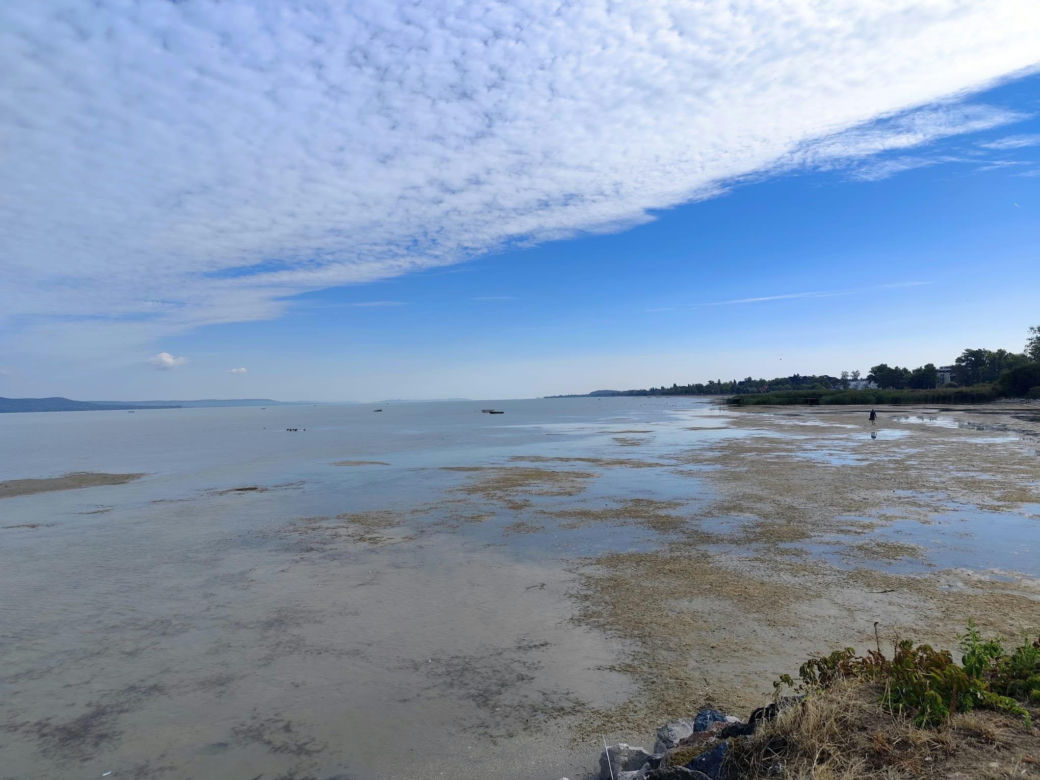 Balaton wysycha i zamienia się w kałużę. Potężne jezioro odsłoniło dno