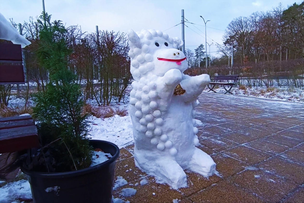 Rzeźby ze śniegu na pętli Głębokie