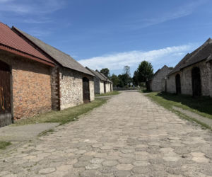 Zespół zabytkowych stodół w Żarkach