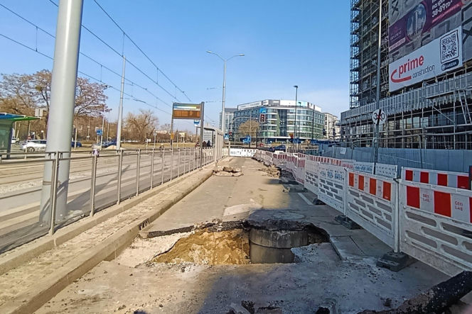 Zapadlisko na al. Powstańców Wlkp.