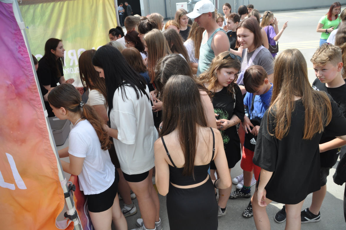 Festiwal kolorów w Kielcach. Szalona zabawa na dachu Galerii Korona