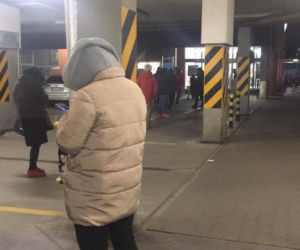 Gigantyczne kolejki do sklepów