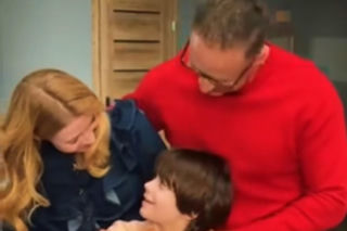 Barwy szczęścia na planie. Mateuszek (Filip Kowalewicz), Dominika (Karolina Chapko), Sebastian (Marek Krupski)