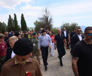 Prezydent RP Karol Nawrocki podczas trekkingu z harcerzami, młodzieżą i społecznikami pod hasłem Szlak Pamięci w Cassino