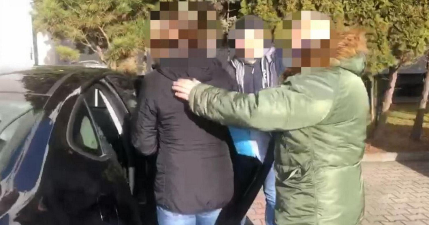 Kwiaciarka z Mokotowa handlowała narkotykami! Trzymała je pomiędzy kwiatami