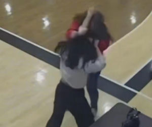 Bijatyka matek i ojców w katolickiej szkole! Ich dzieci patrzyły