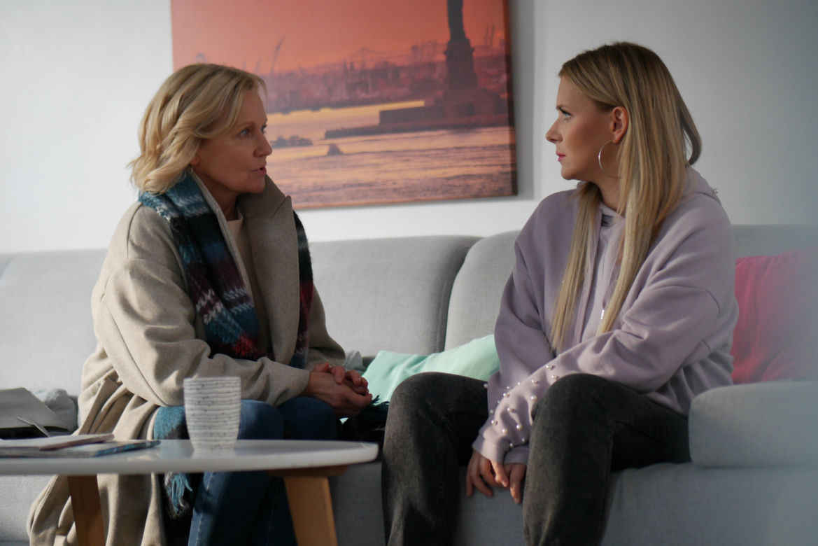 Pierwsza miłość. Aneta Pałkowska (Maria Pakulnis), Dominika (Aneta Zając)
