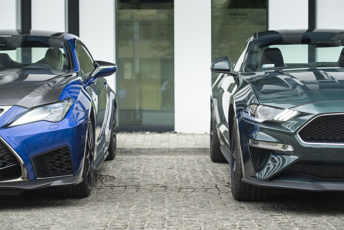 Lexus RC F Carbon 5.0 V8 vs. Ford Mustang Bullitt 5.0 V8