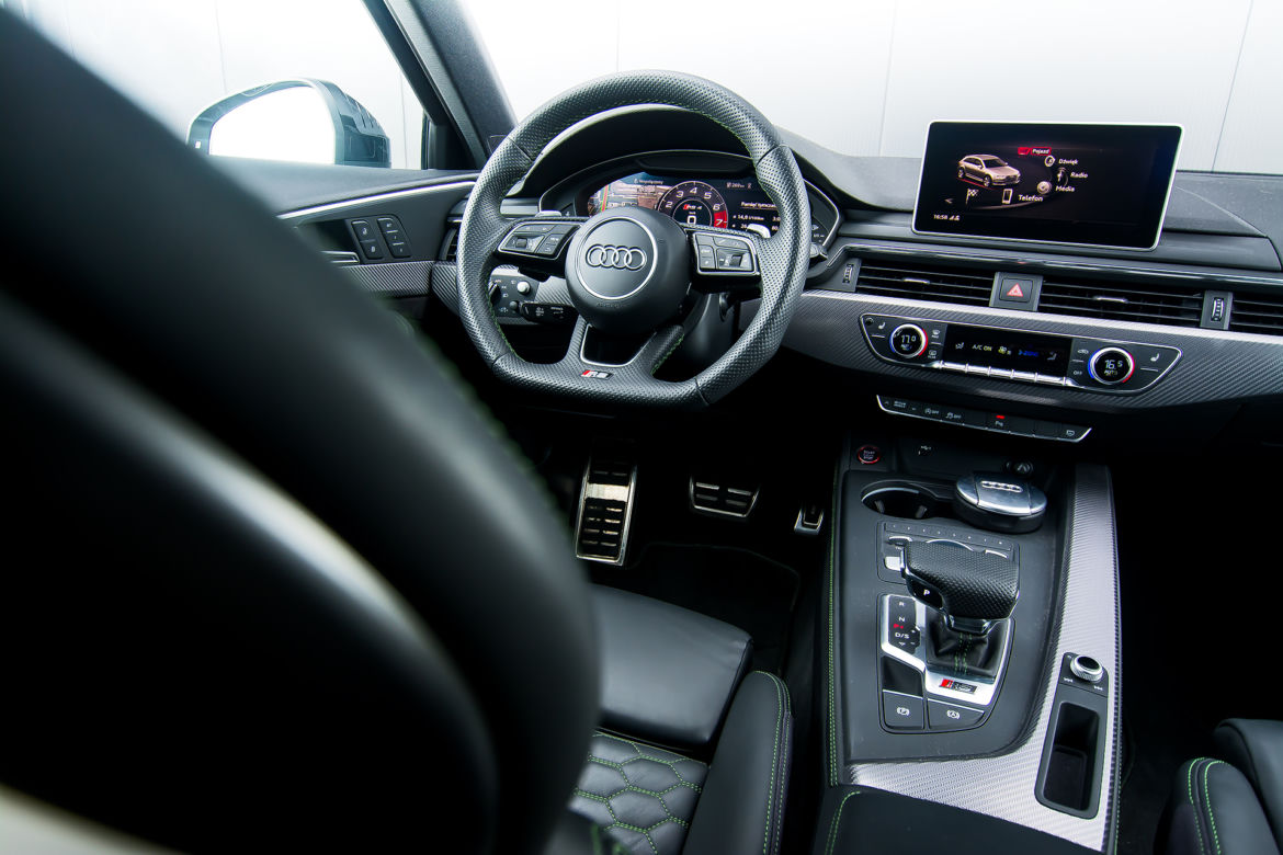Audi RS4 Avant B9 2.9 TFSI V6 450 KM Tiptronic quattro