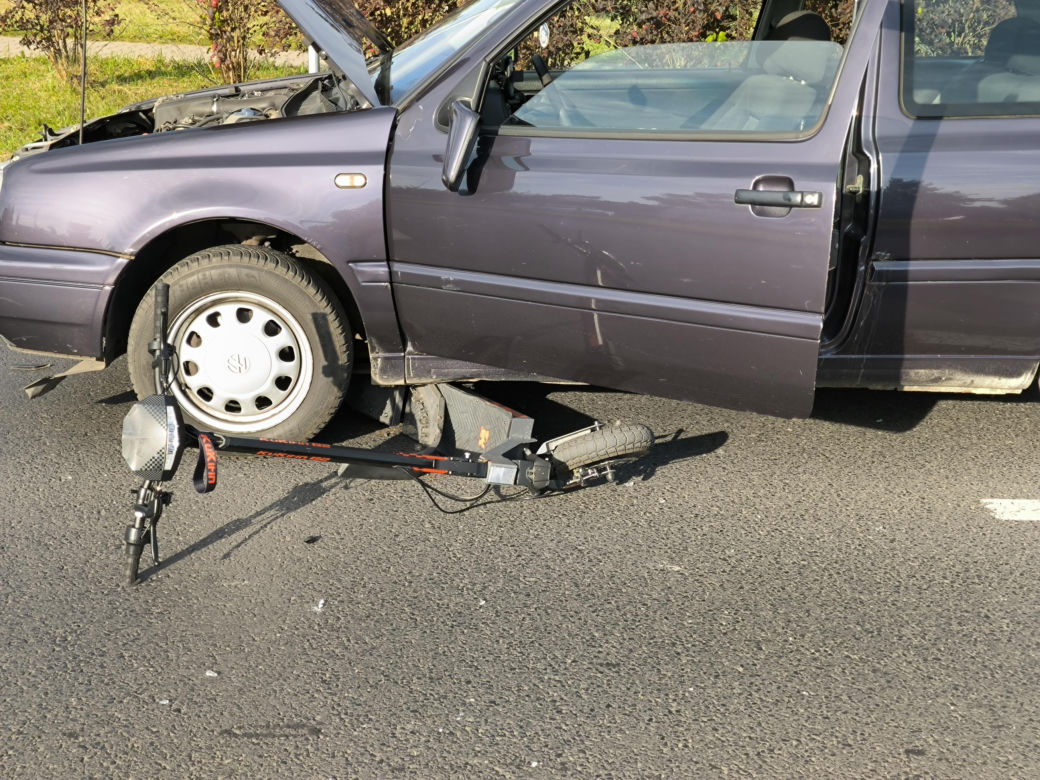 Wypadek w Lesznie Hulajnoga pod kołami osobówki.