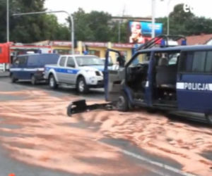 Wypadek w Kielcach - audi wjechało w radiowóz