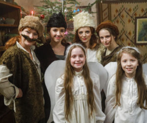 Stulecie Winnych 4: Julia (Nadia Głazińska), Ula (Sabina Bendarz), Michelle (Maria Pawłowska), Andzia (Barbara Wypych), Stanisław (Jan Wieczorkowski)
