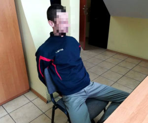 Siemiatycze. Policyjny pościg za seatem. 33-latek uderzył w latarnie i zaczął uciekać pieszo