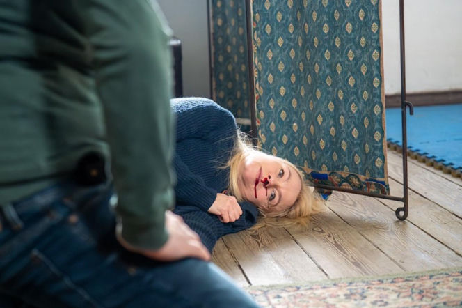 Pierwsza miłość, odcinek 4148. Emilka (Anna Ilczuk), psychol Mateusz (Lesław Żurek)