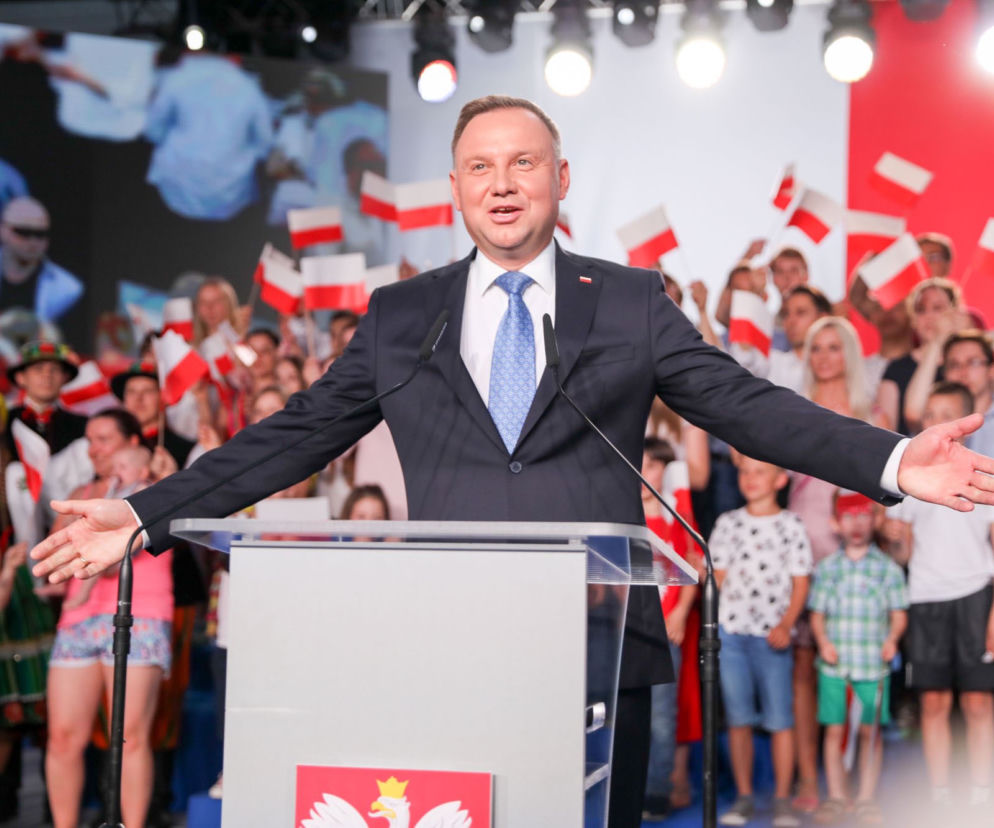 Wybory 2020. Duda gratuluje Trzaskowskiemu. Został wybuczany przez własny sztab