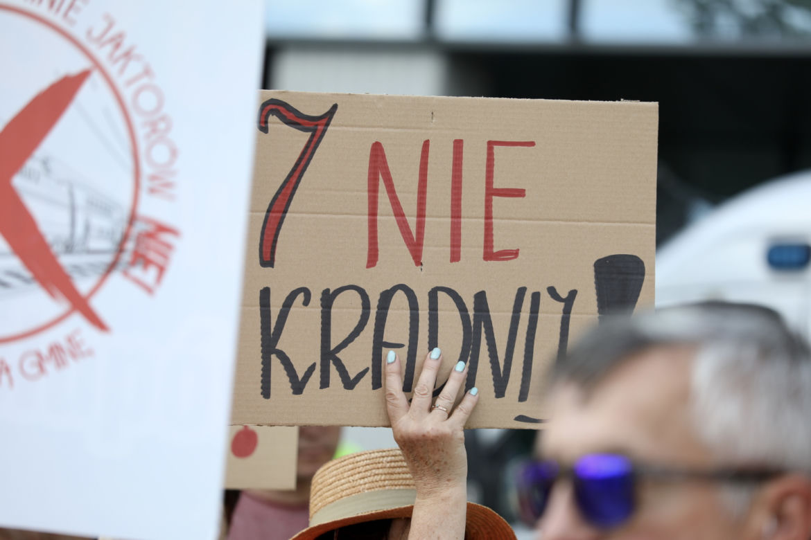 Rolnicy w stolicy przeciwko CPK. Protest przy dworcu zachodnim przed siedzibą spółki