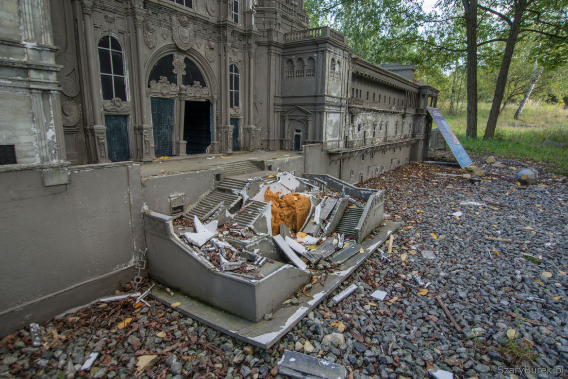 Park Miniatur Sakralnych w Częstochowie zrujnowany