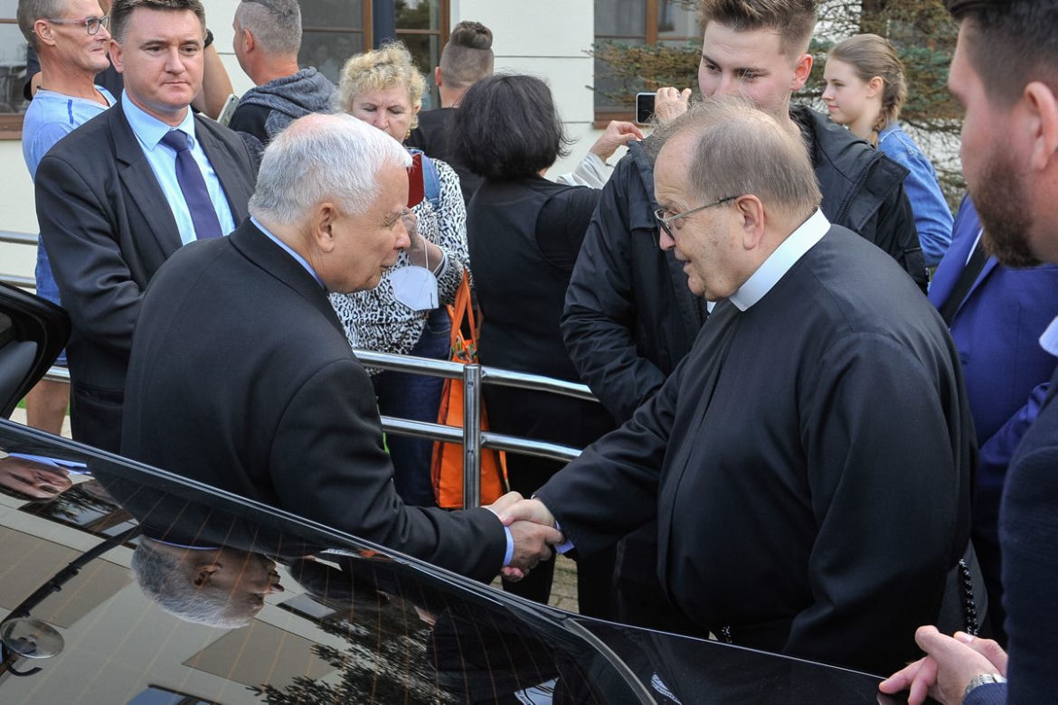 Ukłony dla Rydzyka, uśmiech dla Kaczyńskiego